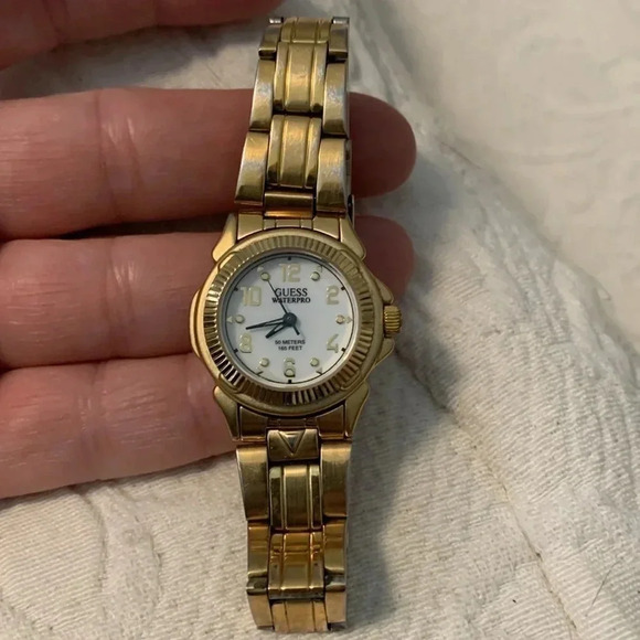 GUESS waterproof  watch - vintage - Picture 5 of 6